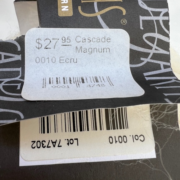 Cascade Yarns Magnum 100% Peruvian Highland Wool Color Ecru 0010 Lot of 2 New - Picture 4 of 6